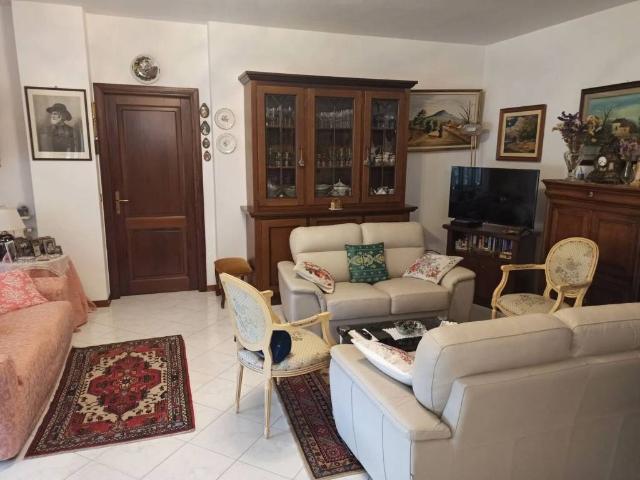 Appartamento in vendita a Poggiolo, Marina Di Massa