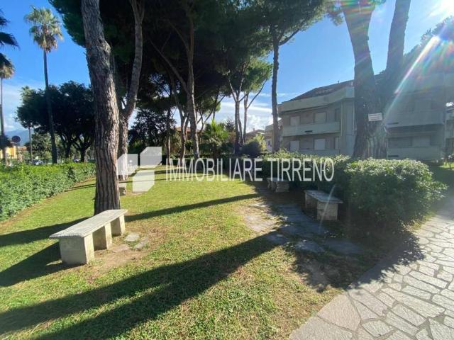 Appartamento in vendita a Marina di Massa, Massa