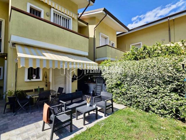 Villa Schiera in vendita a Marina di Massa, Marina Di Massa