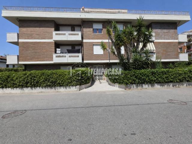 Appartamento in vendita a Marina di Massa, Marina Di Massa