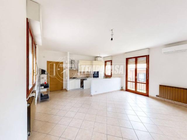 Appartamento in vendita a Meda, Lombardia