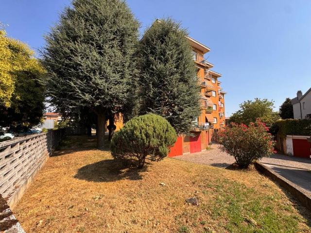 Appartamento in vendita a Meda, Lombardia