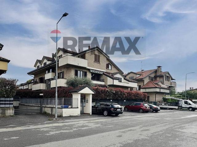 Appartamento in vendita a Meda, Lombardia