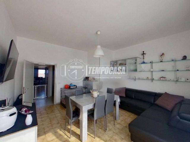 Appartamento in vendita a Meda, Lombardia