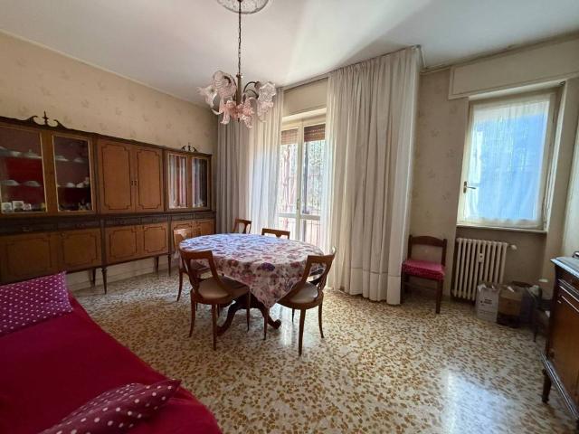 Appartamento in vendita a Meda, Lombardia