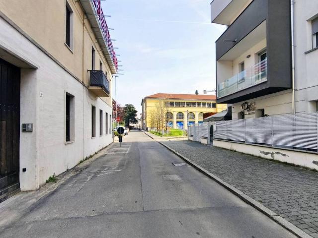 Appartamento in vendita a Meda, Lombardia