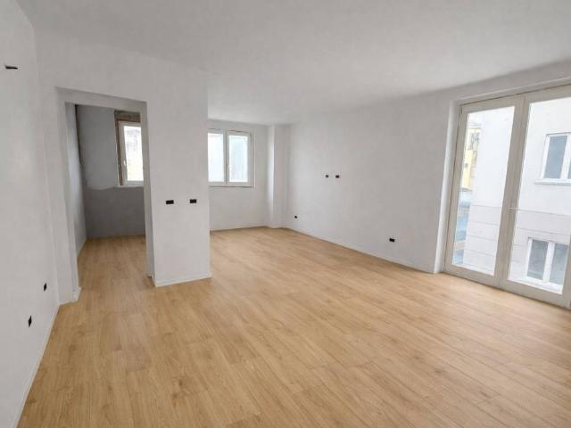 Appartamento in vendita a Meda, Lombardia