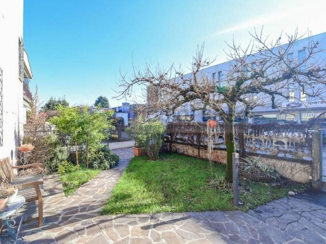 Appartamento in vendita a Meda, Lombardia