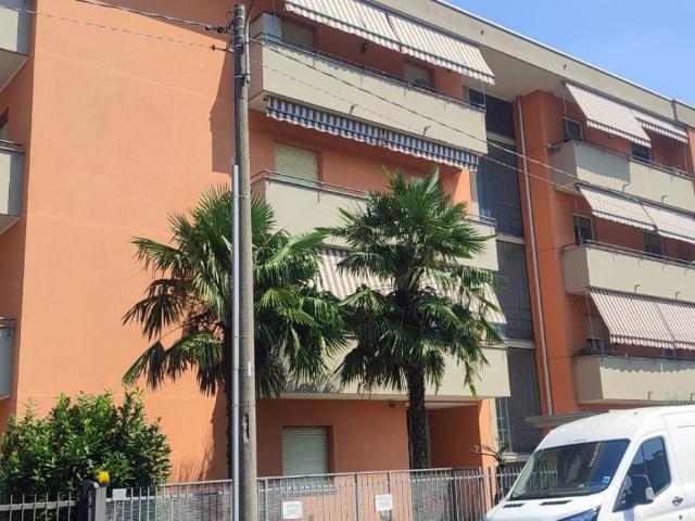 Appartamento in vendita a Meda, Monza e della Brianza