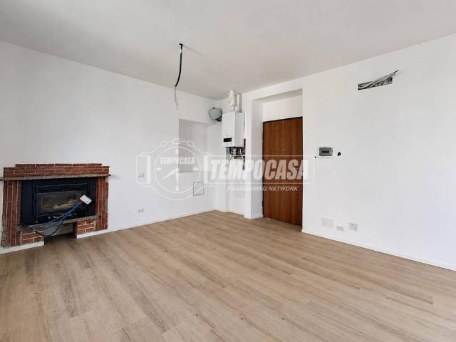 Appartamento in vendita a Meda, Lombardia