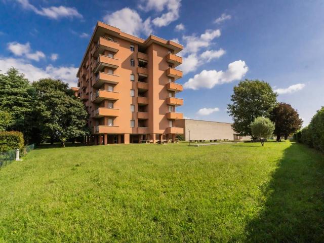 Appartamento in vendita a Meda, Lombardia