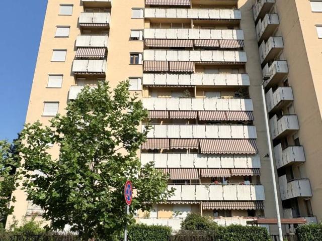 Appartamento in vendita a Meda, Lombardia
