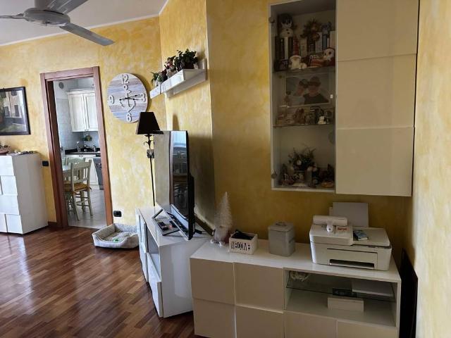 Appartamento in vendita a Meda, Lombardia
