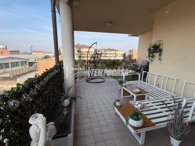 Appartamento in vendita a Meda, Lombardia