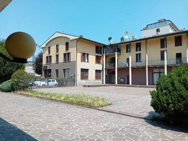 Appartamento in vendita a Meda, Lombardia