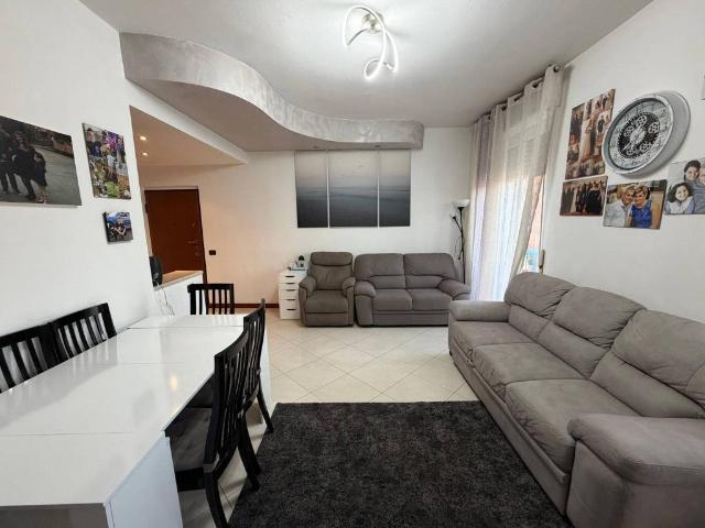 Appartamento in vendita a Meda, Lombardia