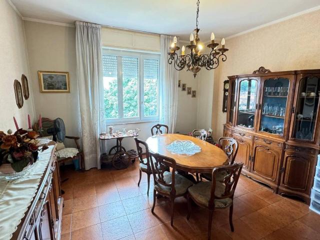 Appartamento in vendita a Meda, Lombardia