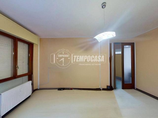 Appartamento in vendita a Meda, Lombardia