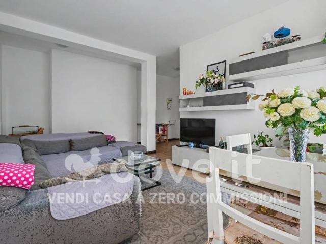 Appartamento in vendita a Meda, Lombardia