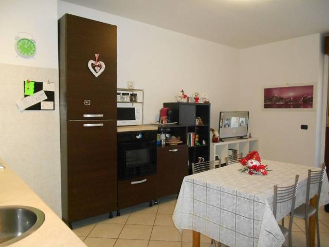 Appartamento in vendita a Mediglia, Lombardia