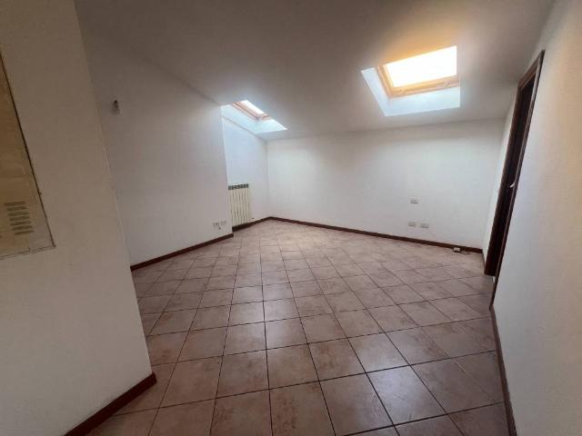 Appartamento in vendita a Melegnano, Lombardia