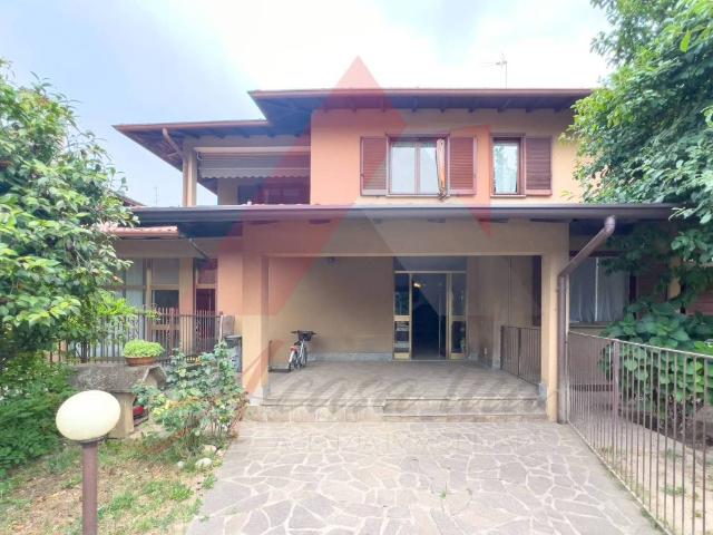 Villa Indipendente in vendita a Brugarolo, Merate