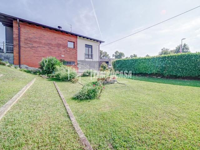 Villa Indipendente in vendita a Mercallo, Lombardia