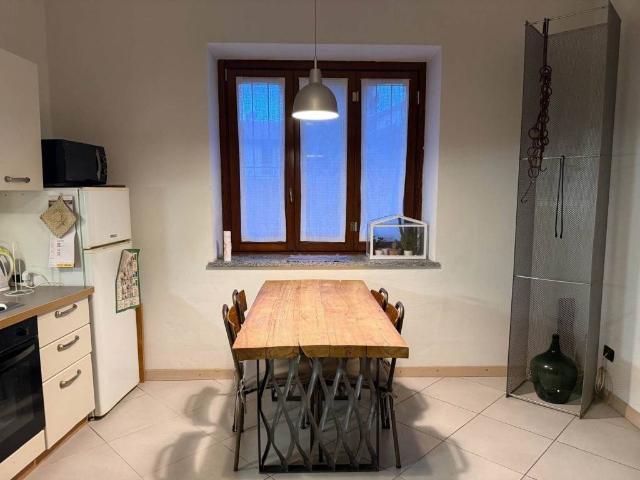 Appartamento in vendita a Mercallo, Lombardia