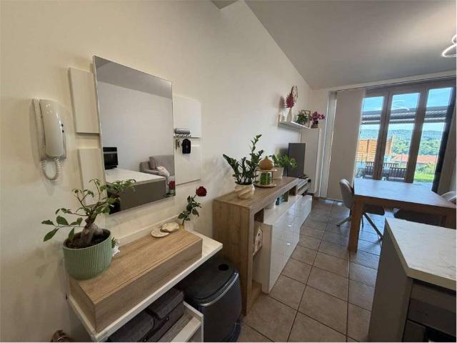 Appartamento in vendita a Mercallo, Varese