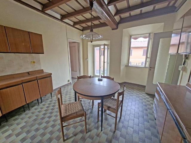 Appartamento in vendita a Mercallo, Varese