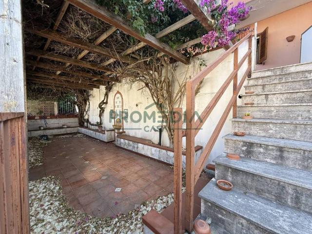 Appartamento in vendita a Acqualadroni, Messina