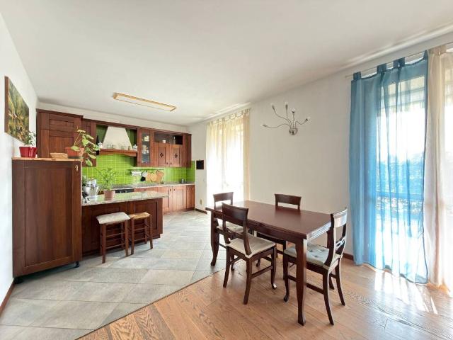 Appartamento in vendita a Mezzago, Lombardia