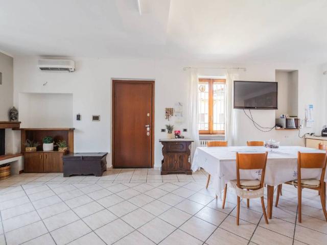 Appartamento in vendita a Mezzago, Lombardia