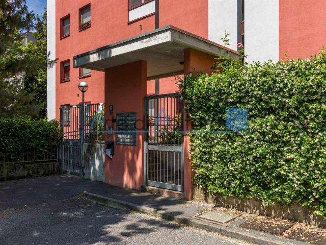 Appartamento in vendita a Municipio 8 di Milano, Milano
