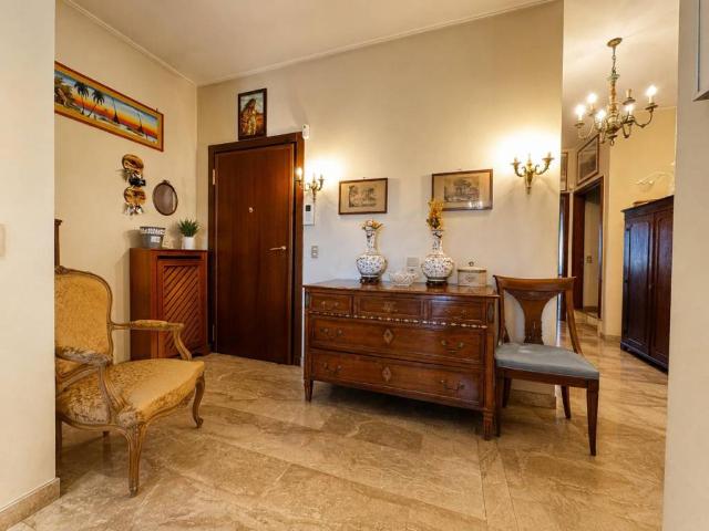 Appartamento in vendita a Municipio 7, Milano