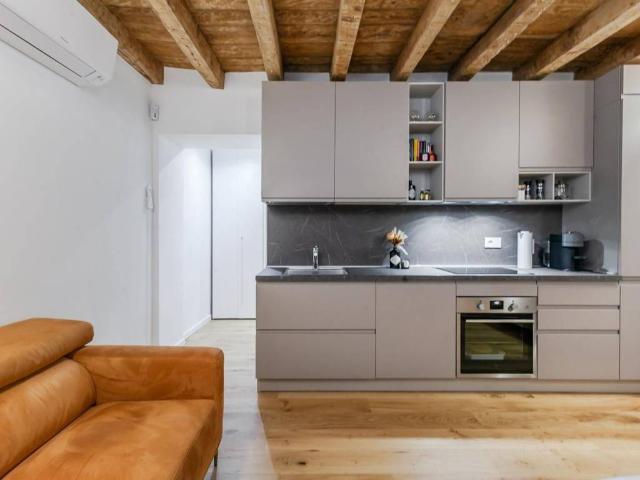 Appartamento in vendita a Porta Volta, Milano