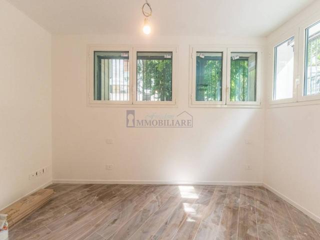 Appartamento in vendita a Municipio 6, Milano