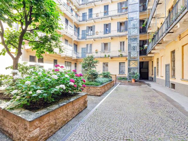 Appartamento in vendita a Municipio 6, Milano
