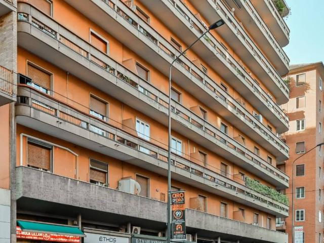 Appartamento in vendita a Municipio 8 di Milano, Milano