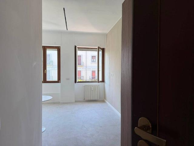 Appartamento in vendita a Municipio 4, Milano