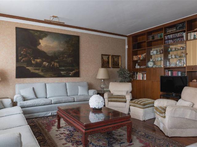 Appartamento in vendita a Municipio 8 di Milano, Milano