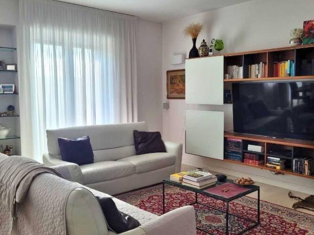 Appartamento in vendita a Municipio 9, Milano