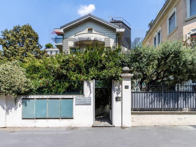 Appartamento in vendita a Municipio 8 di Milano, Milano