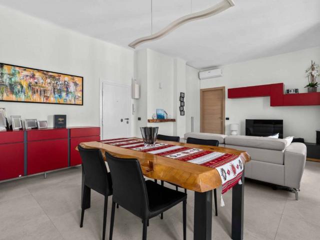 Appartamento in vendita a Municipio 7, Milano