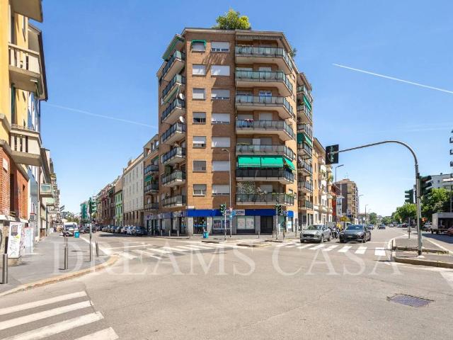 Appartamento in vendita a Municipio 6, Milano