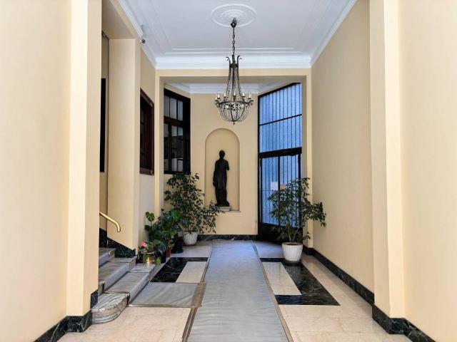 Appartamento in vendita a Municipio 6, Milano