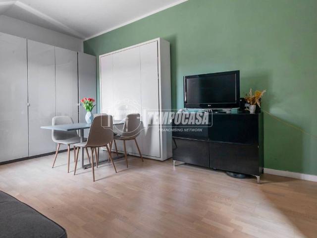 Appartamento in vendita a Municipio 9, Milano