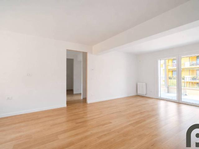 Appartamento in vendita a Municipio 9, Milano