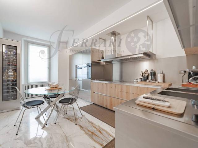 Appartamento in vendita a Municipio 1, Milano