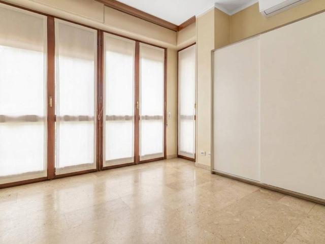 Appartamento in vendita a Municipio 9, Milano